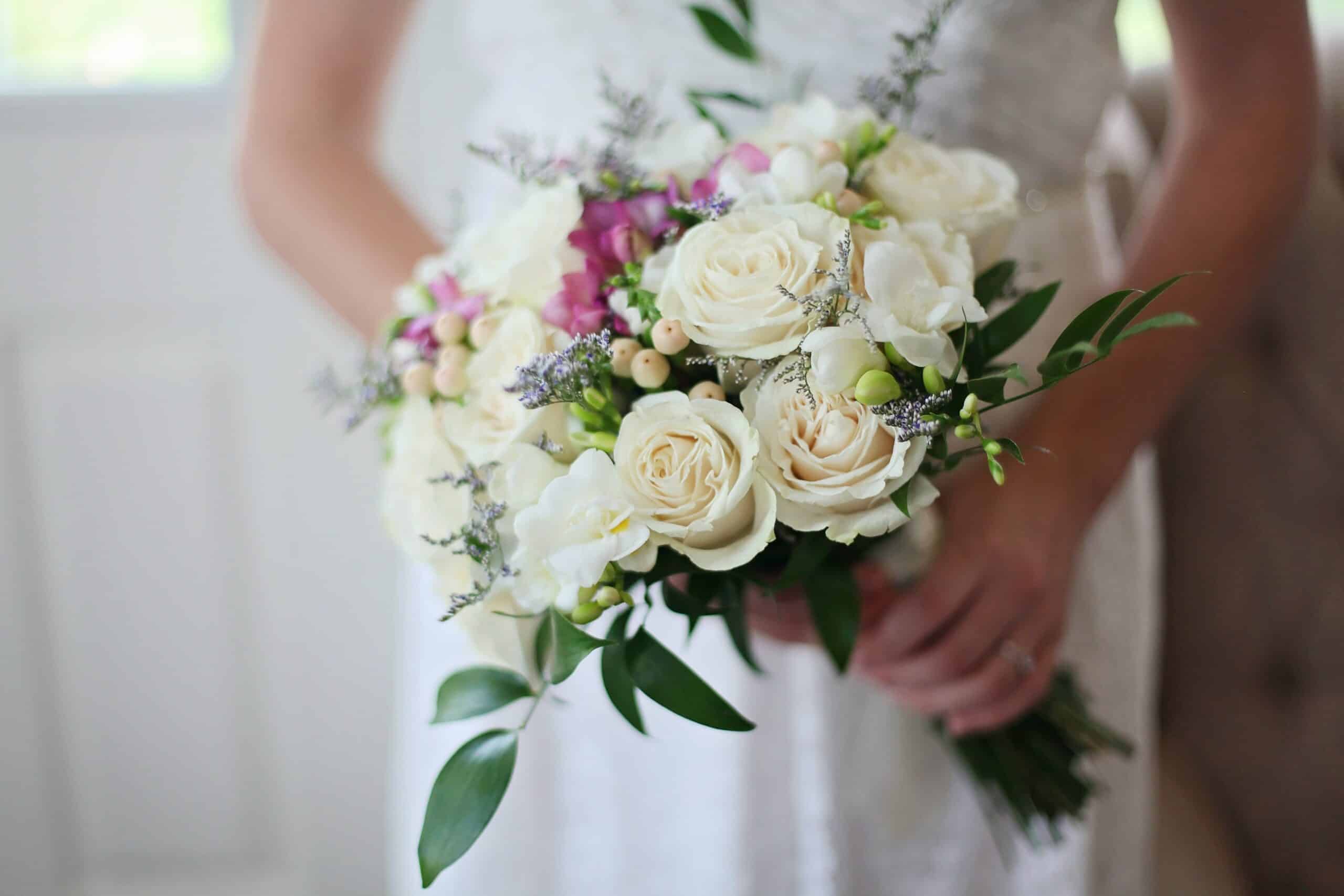 Le bouquet de la mariée : sélection et livraison des plus belles fleurs pour votre mariage