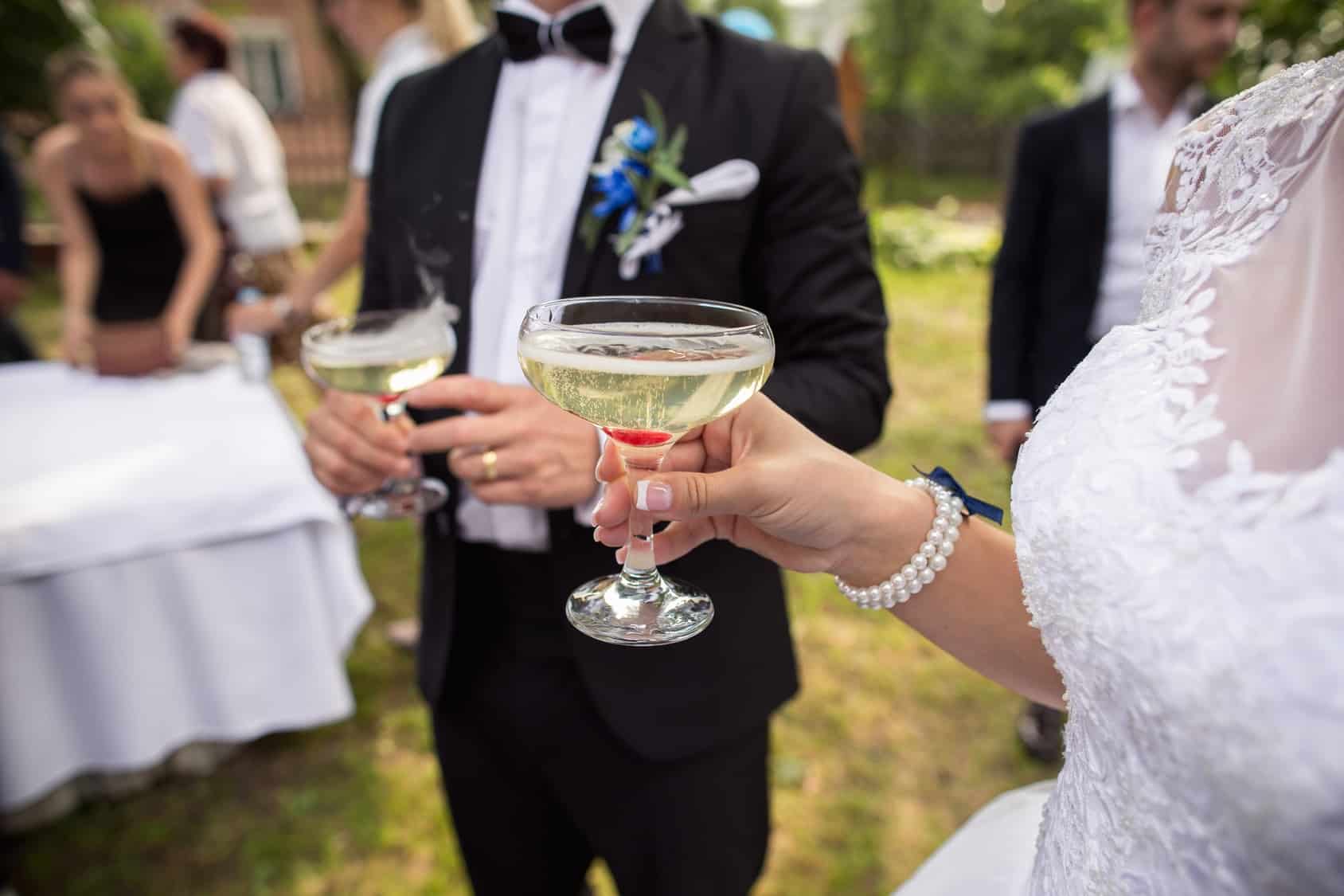 Le Vin d’honneur mariage : une tradition incontournable pour célébrer votre union