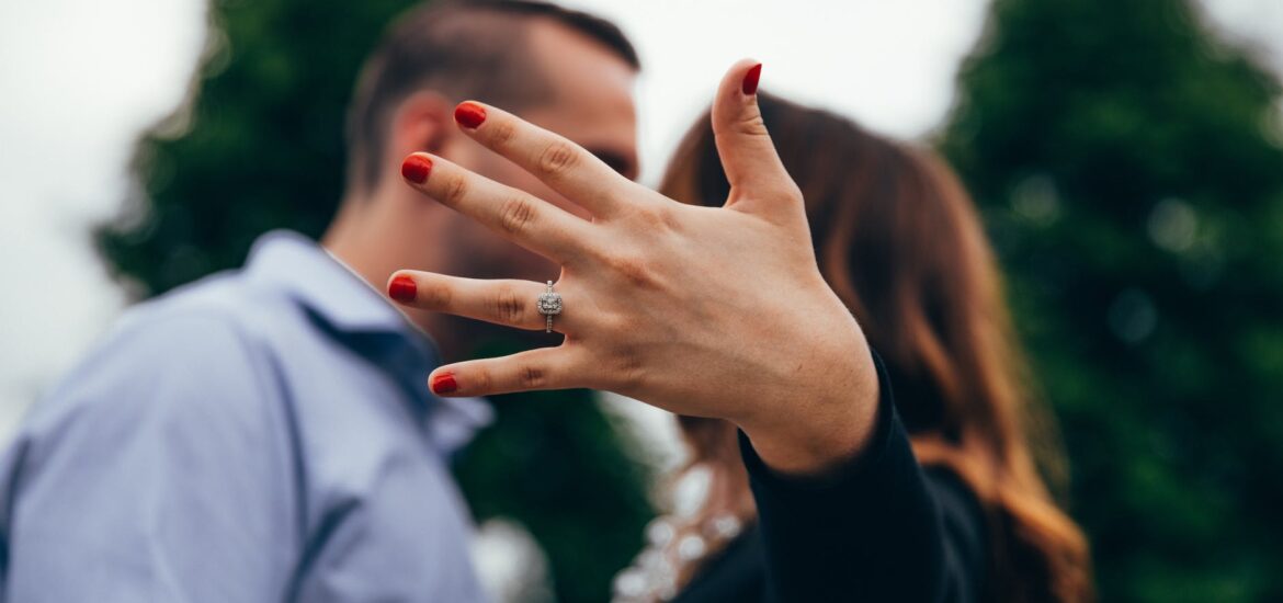 quelle-est-la-difference-entre-fiancailles-et-mariage