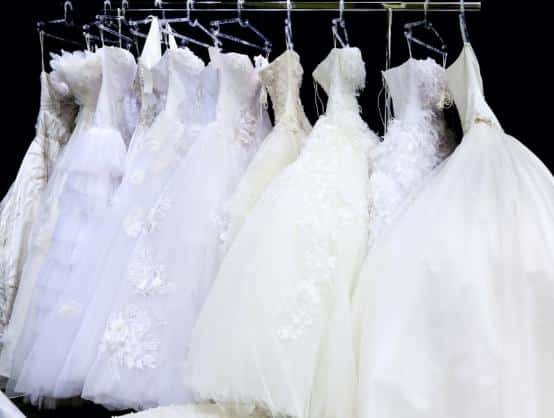 La robe de mariée : Histoire, couleurs et tendances