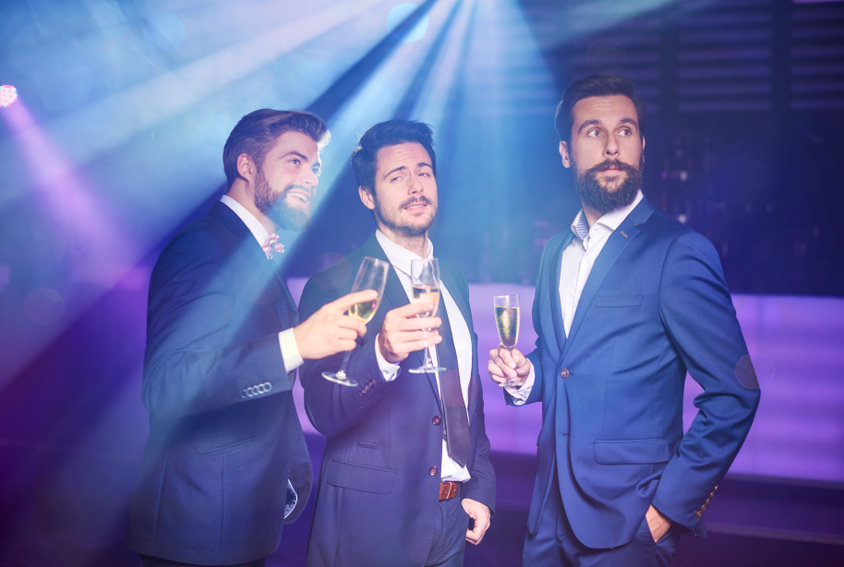 Le costume de mariage : une élégance sur-mesure pour votre jour J