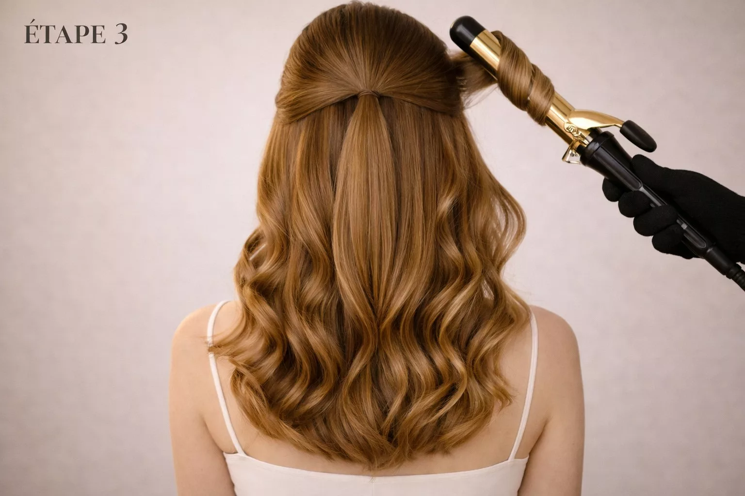 Tuto chignon bas mi-longs étape 3 : former le chignon