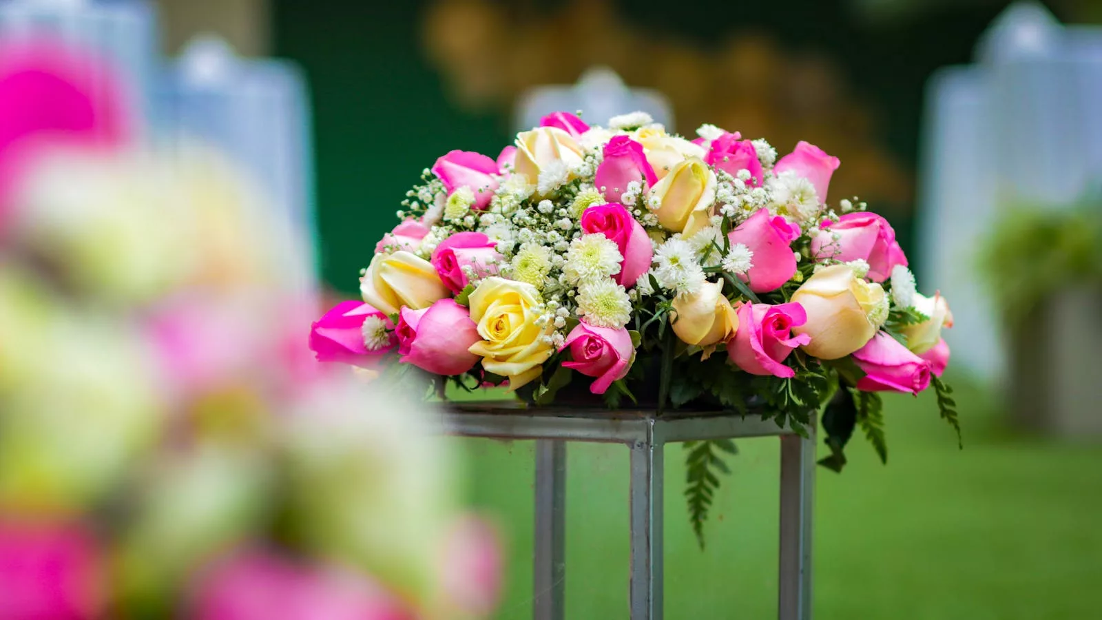 Fleurs de mariage par saison : le calendrier mois par mois