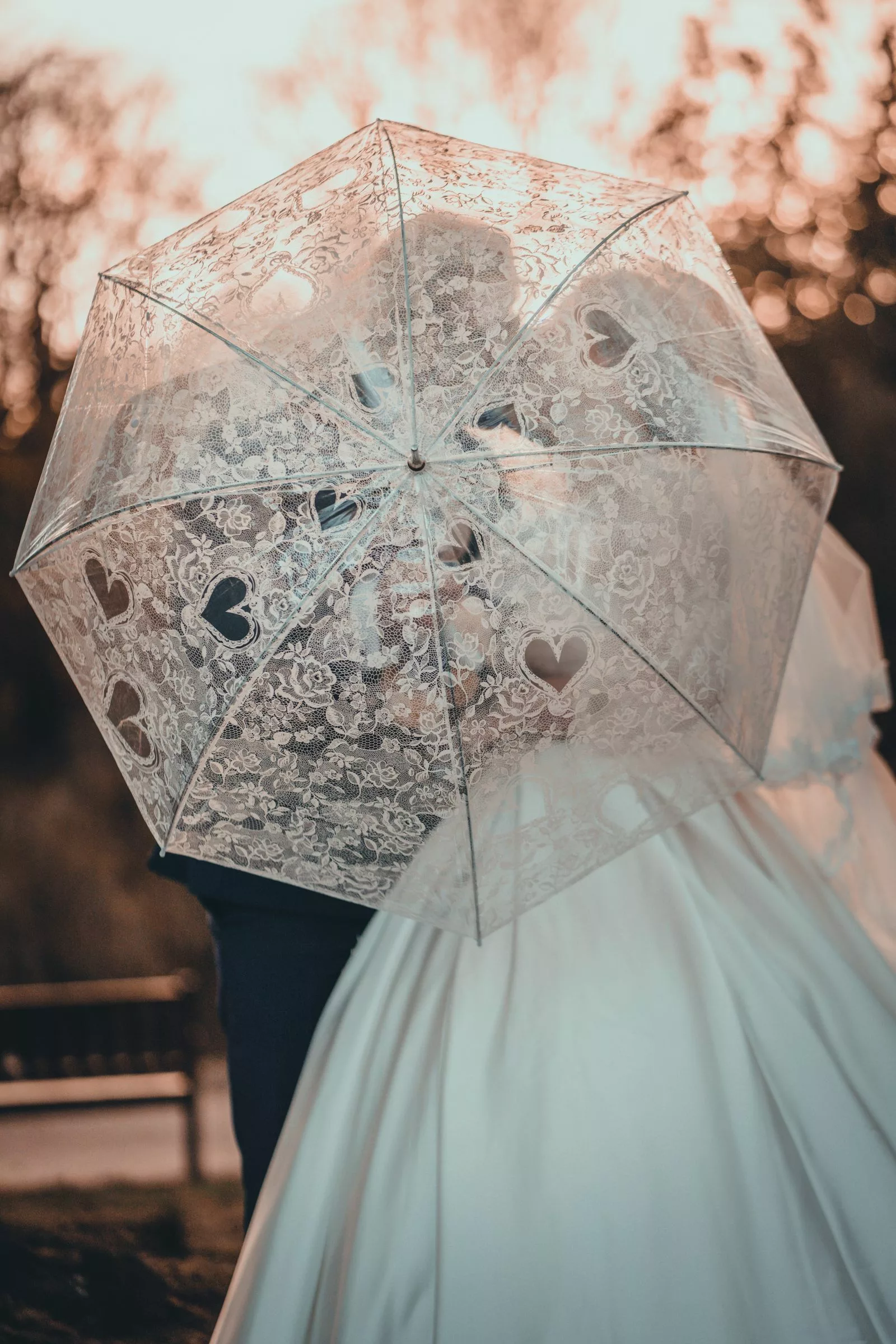 Danse du parapluie mariage : origine, déroulé et 20 slows pour un moment magique Danse du parapluie mariage : origine, déroulé et 20 slows pour un moment magique