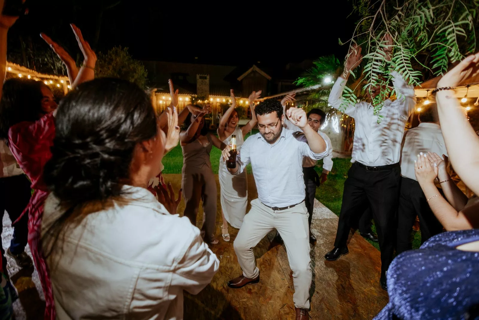 Chaises musicales au mariage : règles, 30 musiques et 8 variantes pour animer votre soirée Chaises musicales au mariage : règles, 30 musiques et 8 variantes pour animer votre soirée