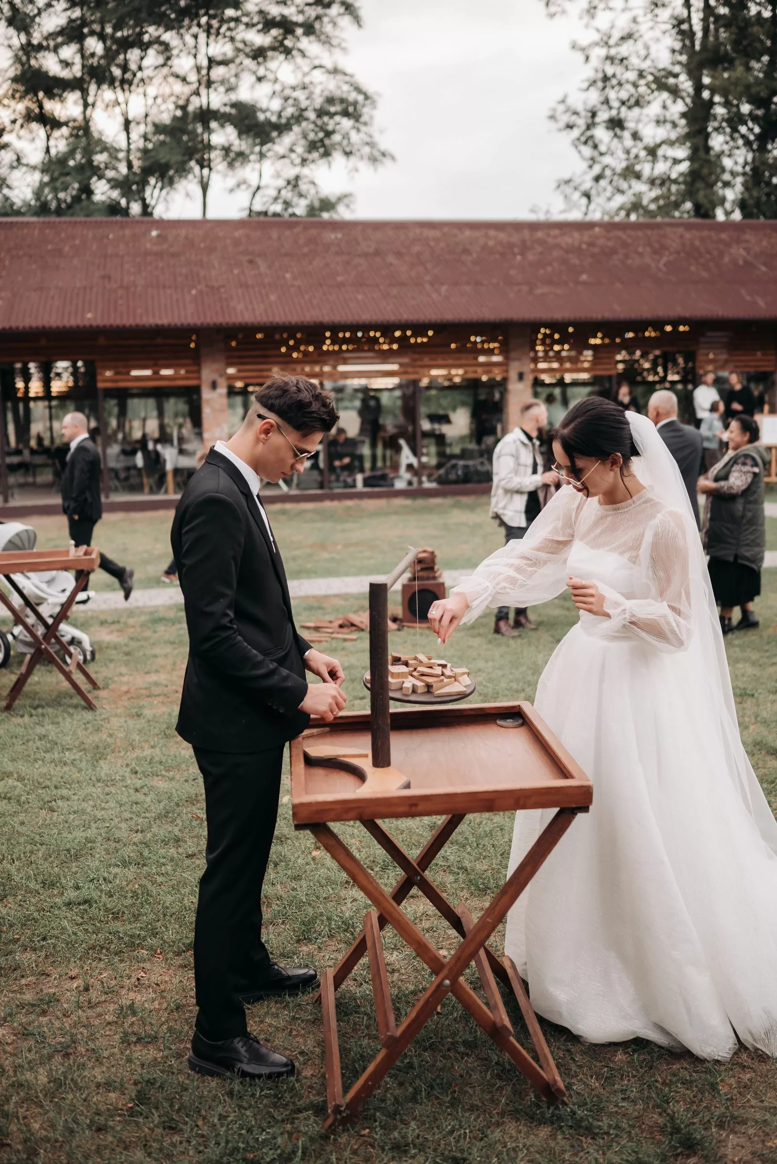 Chasse au trésor mariage : matériel, 30 énigmes et 6 thèmes pour animer votre réception Chasse au trésor mariage : matériel, 30 énigmes et 6 thèmes pour animer votre réception